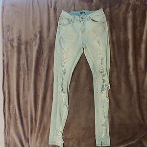 Distressed denimn jeans